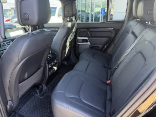 2024 Land Rover Defender SE