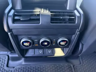 2024 Land Rover Defender SE