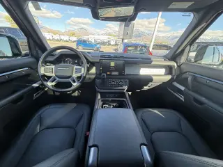 2024 Land Rover Defender SE
