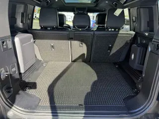 2024 Land Rover Defender SE