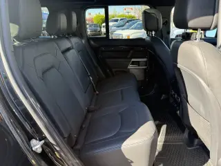 2024 Land Rover Defender SE