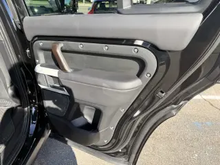 2024 Land Rover Defender SE