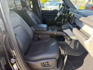 2024 Land Rover Defender SE