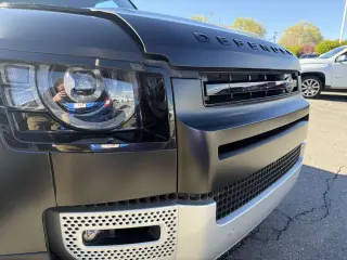 2024 Land Rover Defender SE