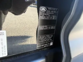 2024 Land Rover Defender SE