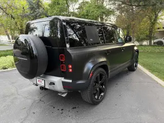 2024 Land Rover Defender SE
