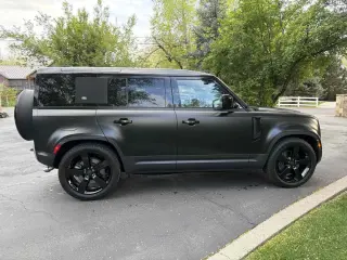 2024 Land Rover Defender SE