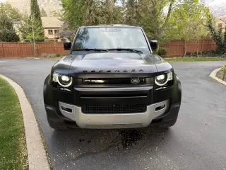 2024 Land Rover Defender SE