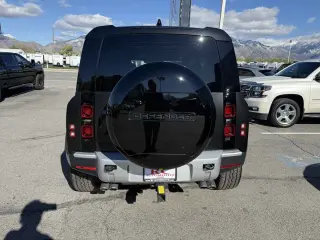 2024 Land Rover Defender SE
