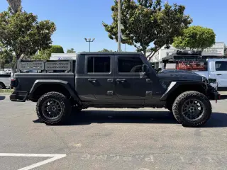2024 Jeep Gladiator