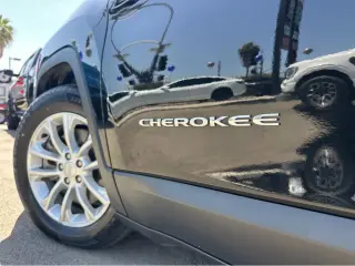 2020 Jeep Cherokee