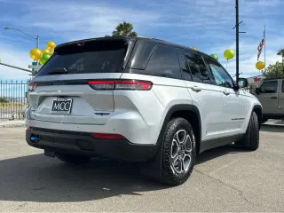 2022 Jeep Grand Cherokee 4xe Trailhawk