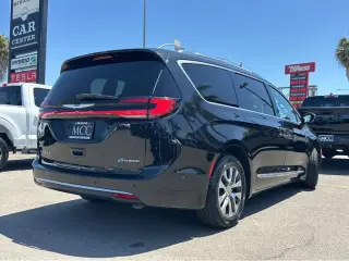 2023 Chrysler Pacifica Hybrid Pinnacle