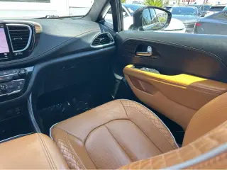 2023 Chrysler Pacifica Hybrid Pinnacle