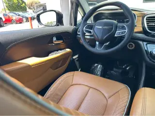 2023 Chrysler Pacifica Hybrid Pinnacle