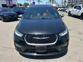 2023 Chrysler Pacifica Hybrid Pinnacle