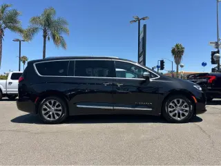 2023 Chrysler Pacifica Hybrid Pinnacle