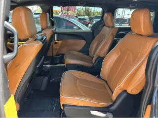 2023 Chrysler Pacifica Hybrid Pinnacle