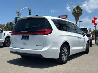2024 Chrysler Pacifica Hybrid Select