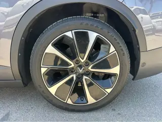 2023 VinFast VF 8 Plus