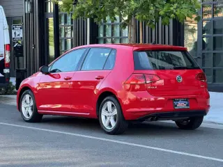 2017 Volkswagen Golf Wolfsburg Edition