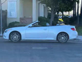 2011 INFINITI G37 Convertible
