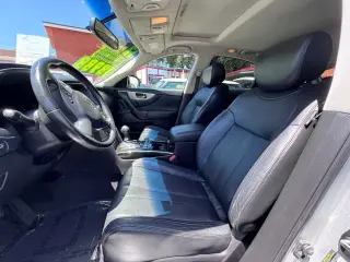 2017 INFINITI QX70