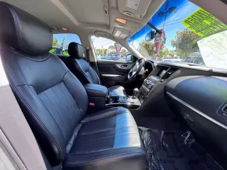 2017 INFINITI QX70