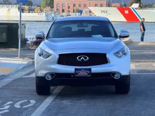 2017 INFINITI QX70