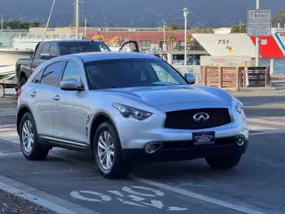 2017 INFINITI QX70