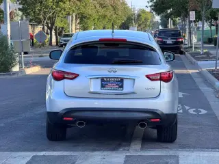 2017 INFINITI QX70