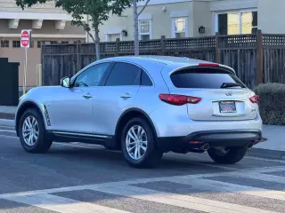 2017 INFINITI QX70