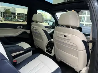 2021 BMW X7 M50i