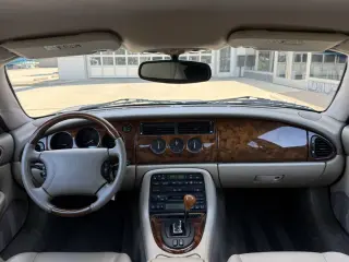 1998 Jaguar XK8