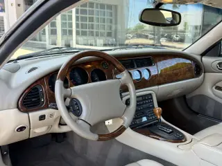 1998 Jaguar XK8