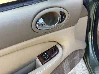 1998 Jaguar XK8
