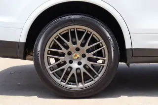 2018 Porsche Cayenne Platinum Edition