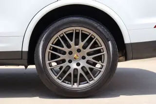 2018 Porsche Cayenne Platinum Edition