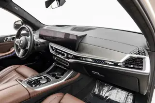 2023 BMW X7 M60i