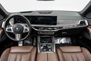 2023 BMW X7 M60i