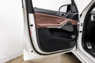 2023 BMW X7 M60i