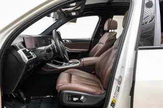 2023 BMW X7 M60i