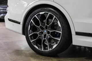 2023 BMW X7 M60i