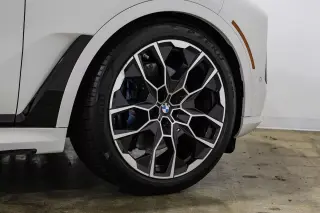 2023 BMW X7 M60i