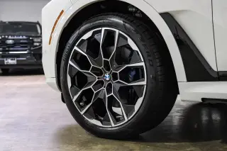 2023 BMW X7 M60i