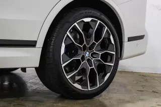 2023 BMW X7 M60i