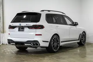 2023 BMW X7 M60i