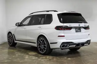 2023 BMW X7 M60i