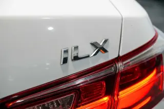 2016 Acura ILX w/Premium Pkg