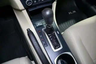 2016 Acura ILX w/Premium Pkg